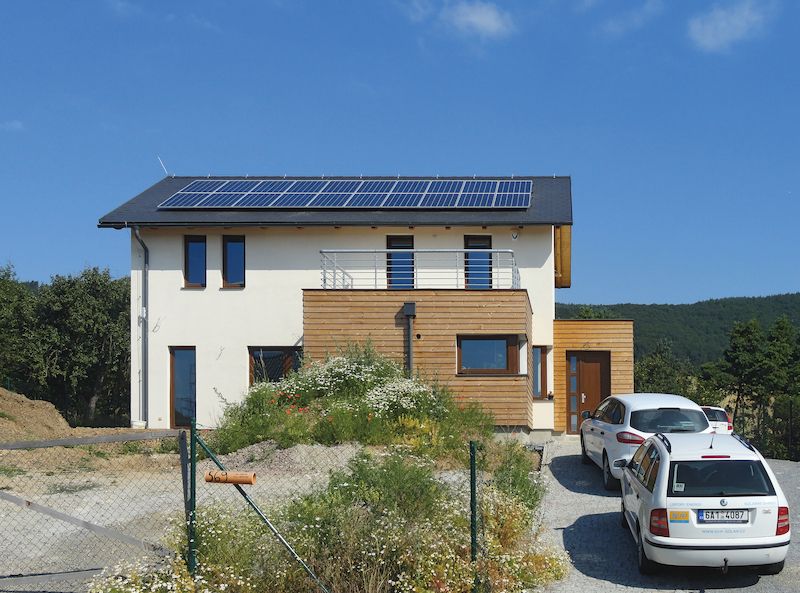 RD Králův Dvůr 2013. Fotovoltaická elektrárna o výkonu 4,9 kWp. Cena 239 170 Kč.