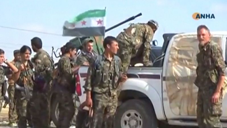 BEZ KOMENTÁŘE: Kurdové ohlásili dobytí města Tel Abjád v Sýrii.