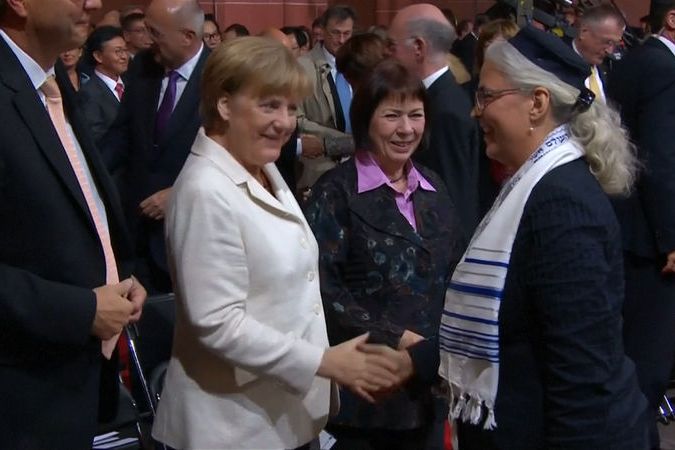BEZ KOMENTÁŘE: Angela Merkelová se zúčastnila mše k oslavě sjednocení Německa
