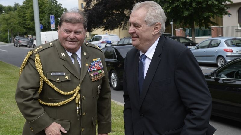Prezident Miloš Zeman s předsedou Českého svazu bojovníků za svobodu Jaroslavem Vodičkou