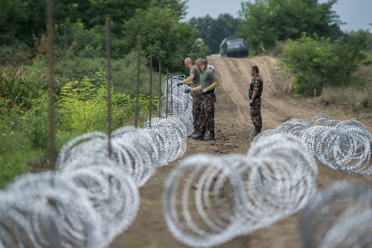 Maďarsko dokončilo na hranici se Srbskem žiletkový plot.