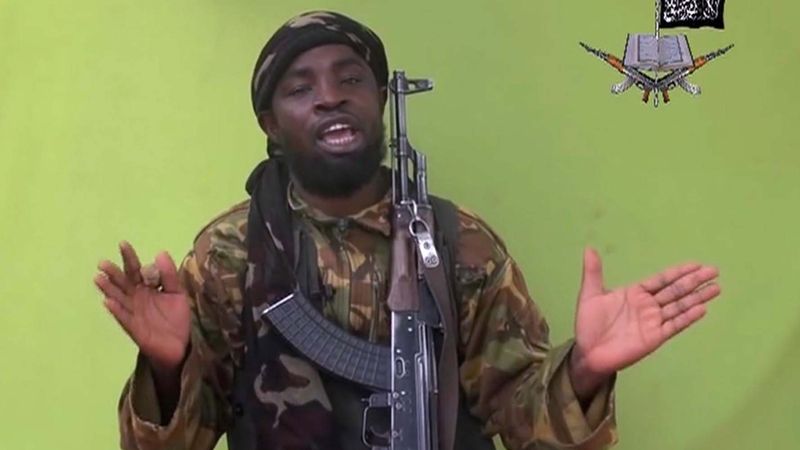 Z útoku je podezřelá sekta Boko Haram. Na fotografie je její velitel Abubakar Shekau.