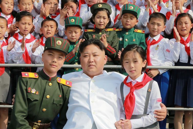 Severokorejský vůdce Kim Čong-un mezi školáky
