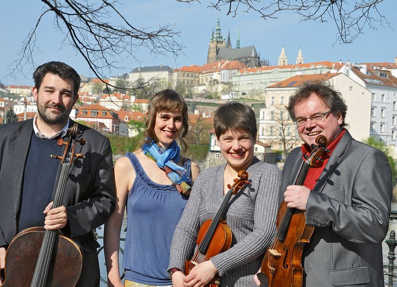 Dvořákův klavírní kvartet – zleva Jan Žďánský (violoncello), Slávka Vernerová, Jana Vonášková (housle) a Petr Verner (viola).