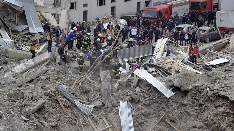 Výbuch policejní sídlo v Diyarbakiru rozmetal.