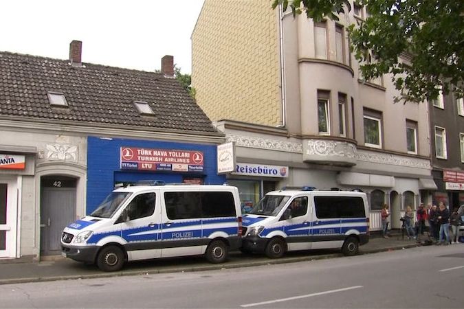 BEZ KOMENTÁŘE: Německá policie zasahuje v Duisburgu