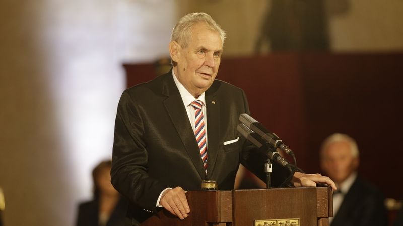 Miloš Zeman při ceremoniálu udílení státních vyznamenání na Pražském hradě   