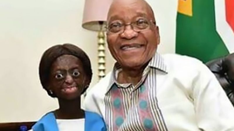 Ontlametse Phalatseová s prezidentem JAR Jacobem Zumou. Záběr z videa