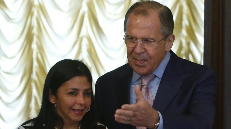Ministři zahraničí Ruska a Venezuely Sergej Lavrov (vpravo) Delcy Rodríguezová