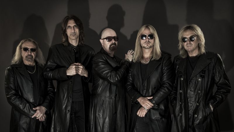 Judas Priest, zleva Ian Hill (baskytara), Scott Travis (bicí), Rob Halford (zpěv), Richie Faulkner (kytara) a Glenn Tipton (kytara).
