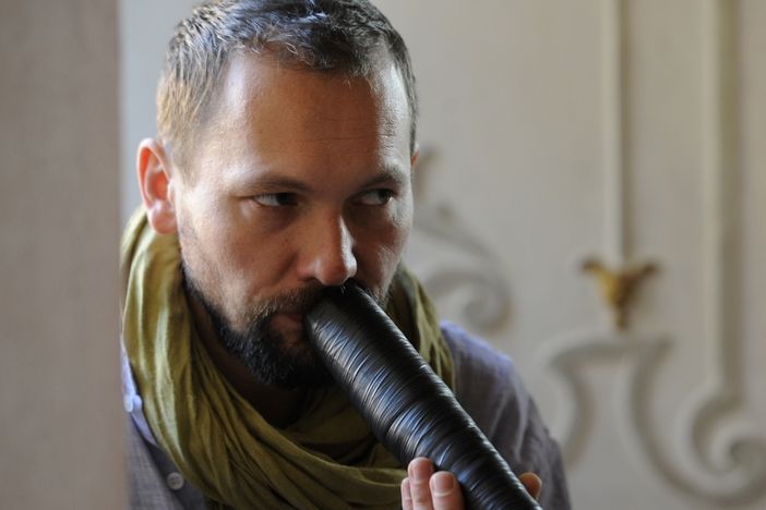 Ondřej Smeykal je průkopníkem hry na didgeridoo.