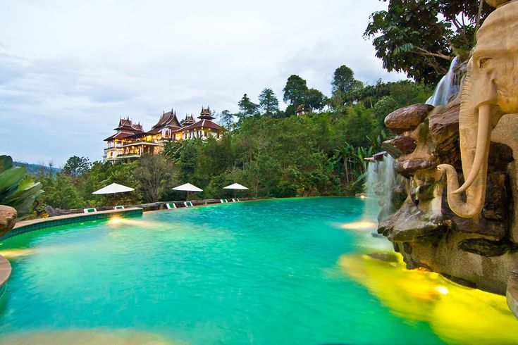 Kaskádovitý bazén, který je více než rovnocennou alternativou k pláži na pobřeží. Vítejte v Chiang Mai. 