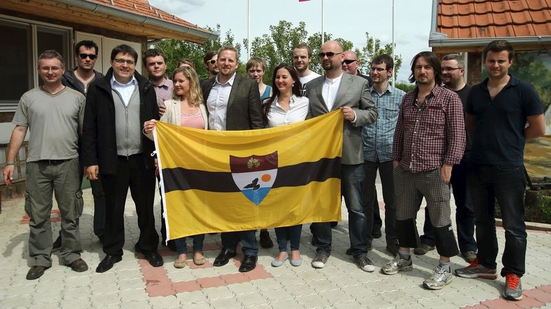 Vít Jedlička a lidé, kteří se chtějí stát obyvateli Liberlandu.