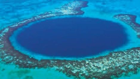 Takto vypadá Velká modrá díra při pobřeží Belize – také bere dech, co říkáte? 