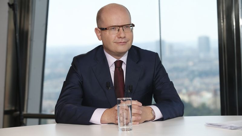 Premiér Bohuslav Sobotka během pořadu České televize Otázky Václava Moravce