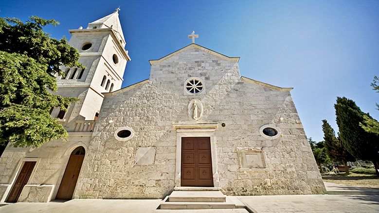Kostel sv. Jiří (Sveti Juraj) je historickou ozdobou města Primošten.