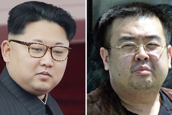 Kim Čong-un (vlevo) a jeho zavražděný bratr Kim Čong-nam (vpravo).