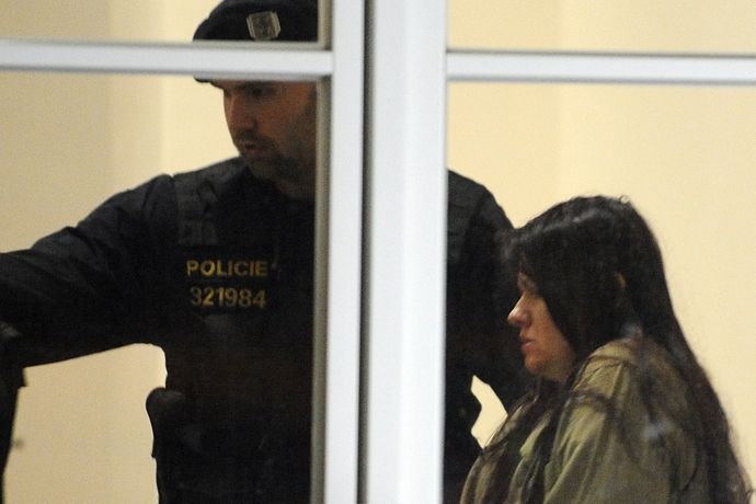 Barbora O. na snímku z 15. října u soudu, který rozhodoval o jejím vzetí do vazby.