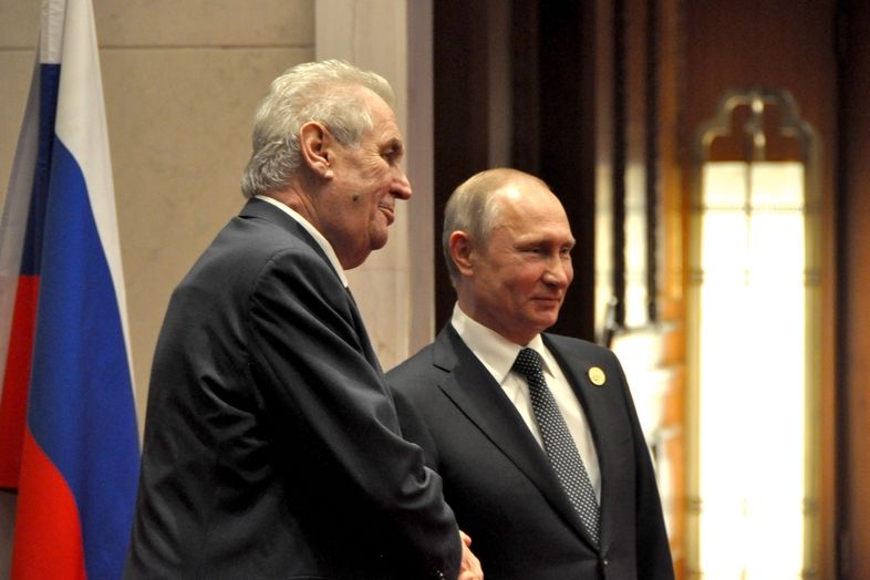 Prezident Miloš Zeman (vlevo) se v Pekingu sešel s ruským prezidentem Vladimirem Putinem. 