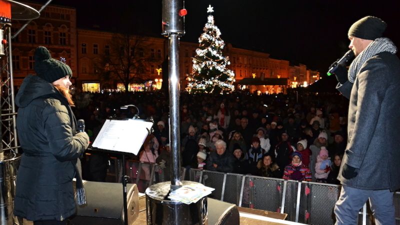 Magda Malá na slavnostním rozsvícení vánočního stromu a zahájení vánočního jarmarku v Prostějově 2018 .