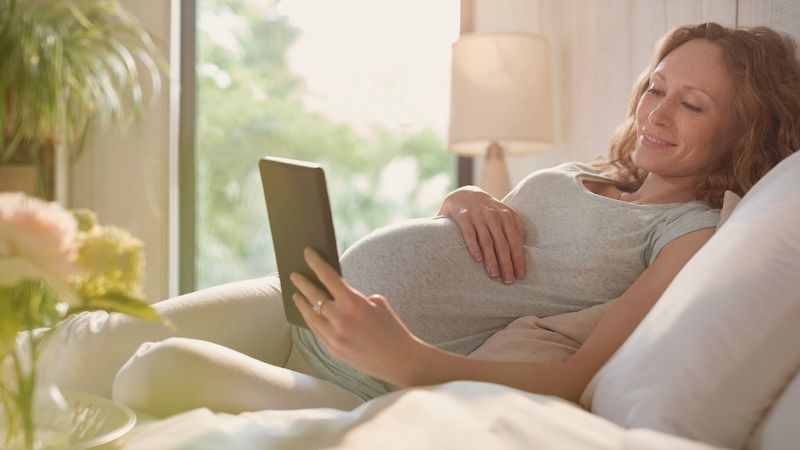 Většinu informací spjatých s těhotenstvím ženy získávají na internetu.