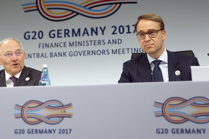 Německý ministr financí Wolfgang Schäuble a šéf Bundesbanky Jen Weidmann po jednání G20.