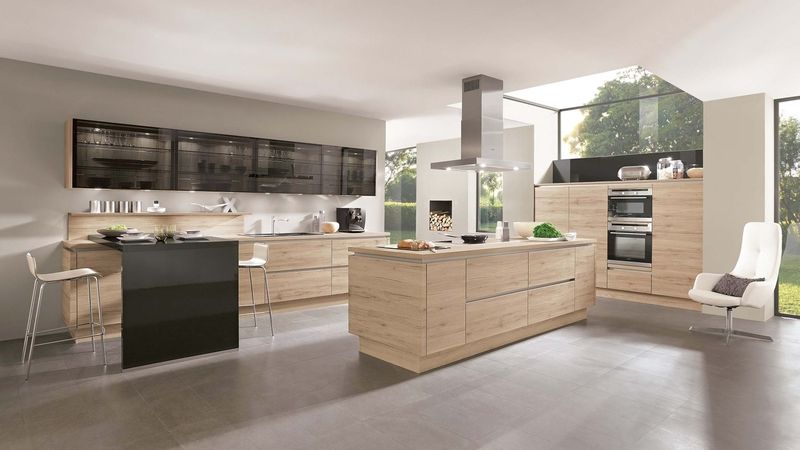 Nová generace kuchyňského nábytku z rozmanitých materiálů, s výjimečným designem, vysokou funkčností a mnoha praktickými řešeními pro účelnou organizaci prostoru. 