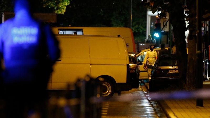 Belgická policie v bruselské čtvrti Molenbeek podle ministra spravedlnosti zatkla několik lidí v souvislosti s teroristickými útoky v Paříži.