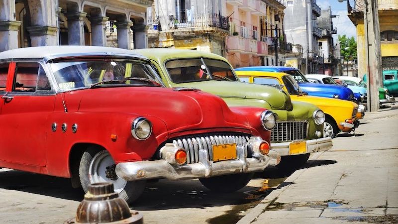 Další klasika kubánských ulic - americké veterány ve výborném stavu i desítky let po prvním nastartování.