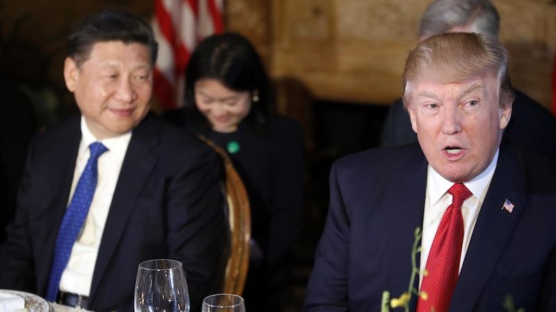 Prezidenti USA Donald Trump a Číny Si Ťin-pching v Trumpově sídle na Floridě