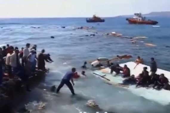 BEZ KOMENTÁŘE: U řeckého ostrova Rhodos ztroskotala loď s uprchlíky