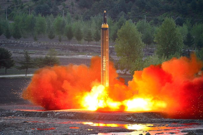 Severokorejská balistická střela Hwasong-12