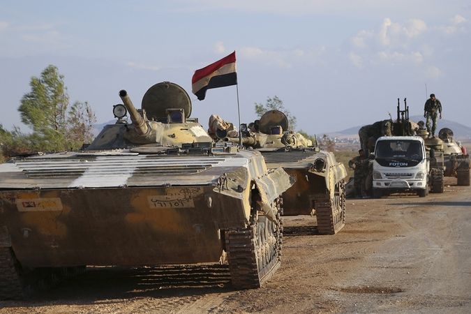 Obrněná vozidla syrské armády u vesnice Morek na severozápadě Sýrie