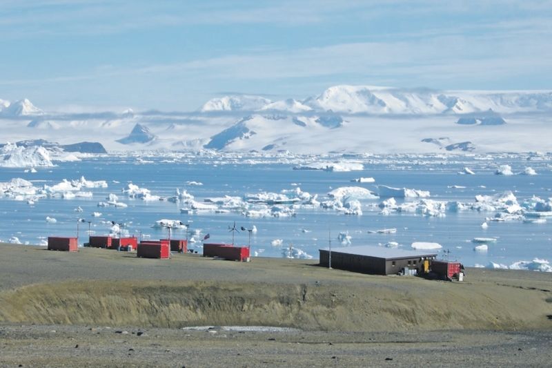 Mendelova polární stanice se nachází na ostrově Jamese Rosse