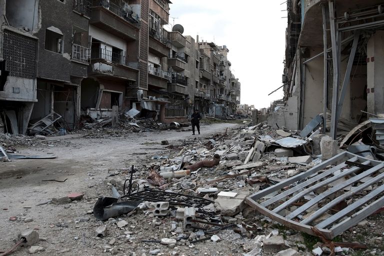 Povstalec Svobodné syrské armády v Džobaru na předměstí Damašku