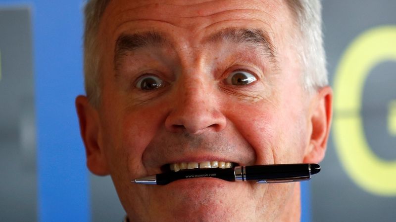 Ryanair štědře odmění zaměstnance za ulovení nadměrného zavazadla