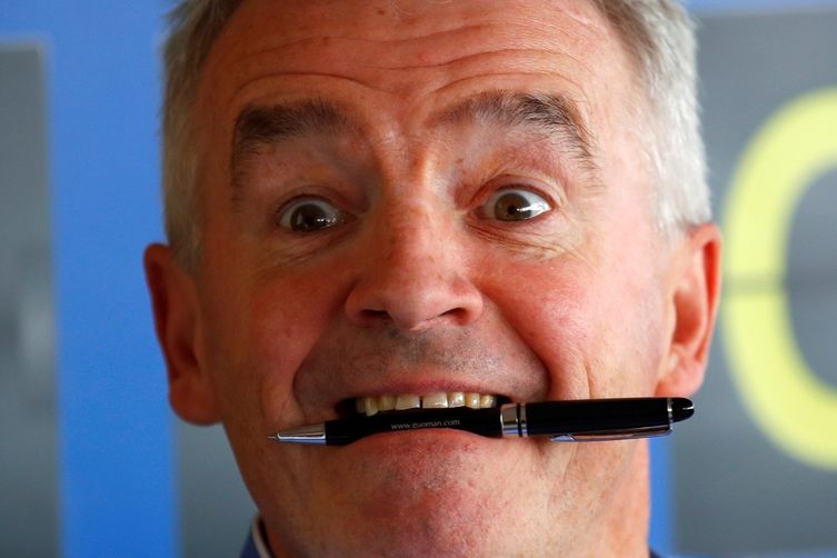 Ryanair štědře odmění zaměstnance za ulovení nadměrného zavazadla