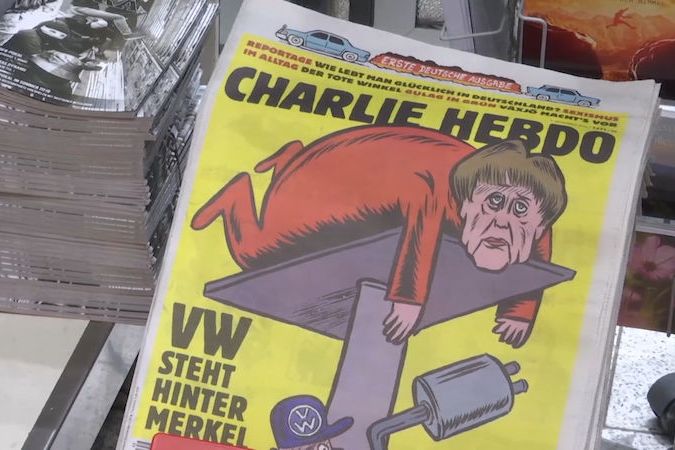 BEZ KOMENTÁŘE: Týdeník Charlie Hebdo vyšel poprvé v němčině