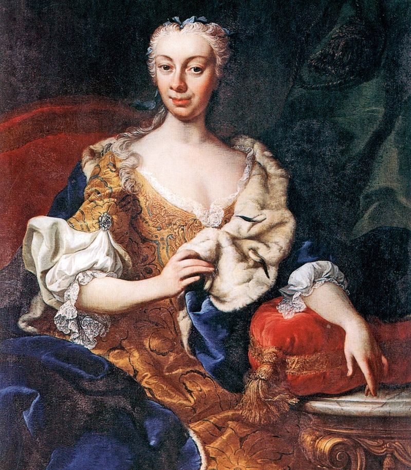 Marie Anna z Fürstenbergu v barokním oděvu s hlubokým dekoltem (Martin Meytens 1733). 