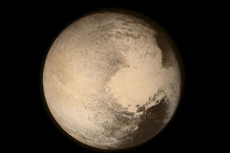 Pluto a domnělý oceán, který tvarem připomíná srdce
