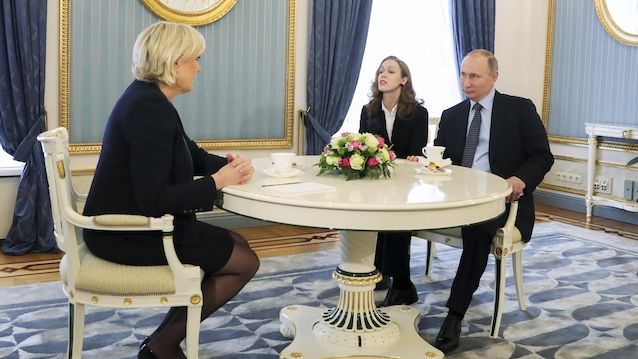 Ruský prezident Vladimir Putin s předsedkyní francouzské Národní fronty Marine Le Penovou