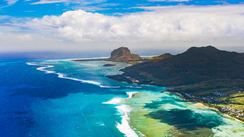 Pohled z výšky na úžasnou krajinu ostrova Mauricius