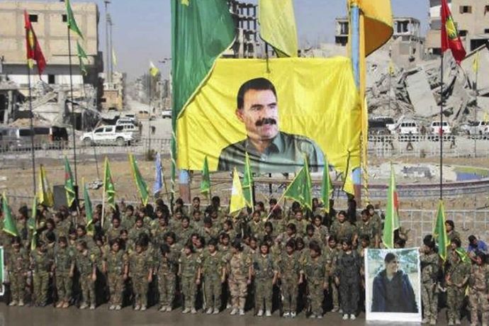 Kurdské bojovnice v osvobozené Rakce 