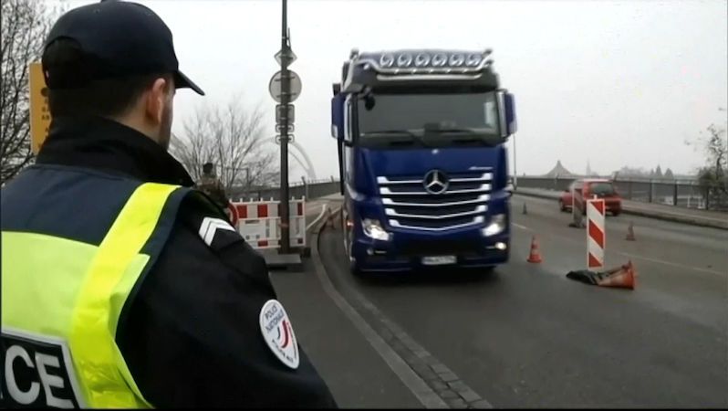 BEZ KOMENTÁŘE: Francie zavedla kvůli útoku v Berlíně kontroly na hranicích s Německem