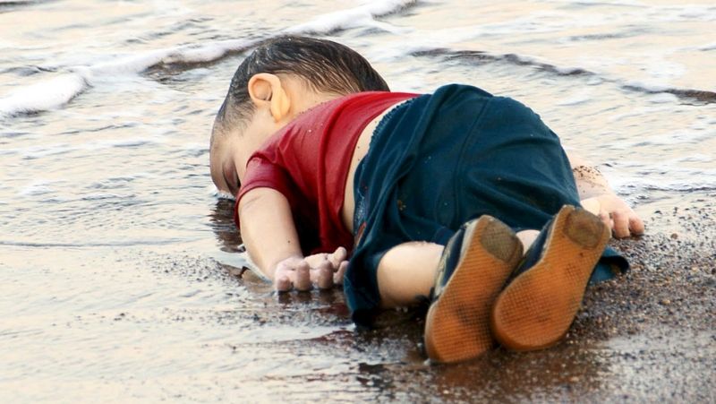 Tělo syrského chlapce moře vyplavilo na pláž poblíž tureckého Bodrumu.