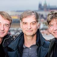 Oba hlavní představitelé s režisérem Jiřím Strachem