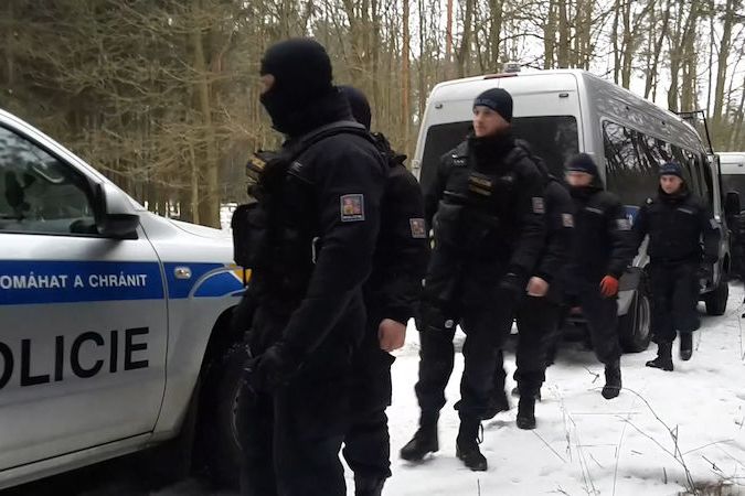BEZ KOMENTÁŘE: Policisté pátrají na Plzeňsku