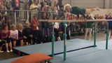 Gymnastka v 91 letech vystřihla parádní sestavu na bradlech