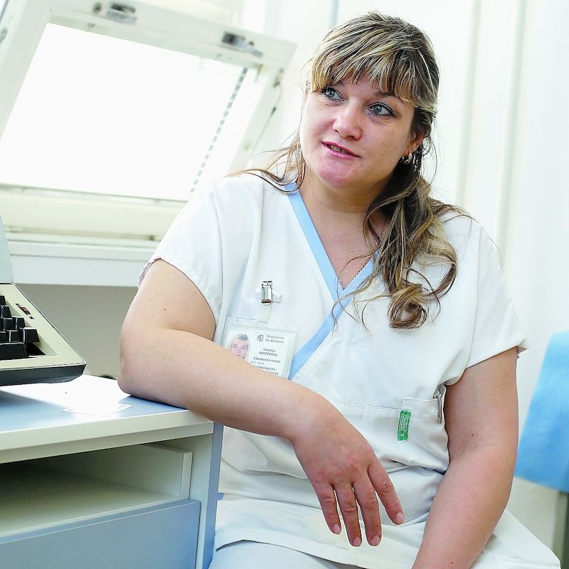 Cizinky, mezi něž patří Natalija Pintérová, tvoří pět procent zdravotních sester v pražské nemocnici Na Bulovce.