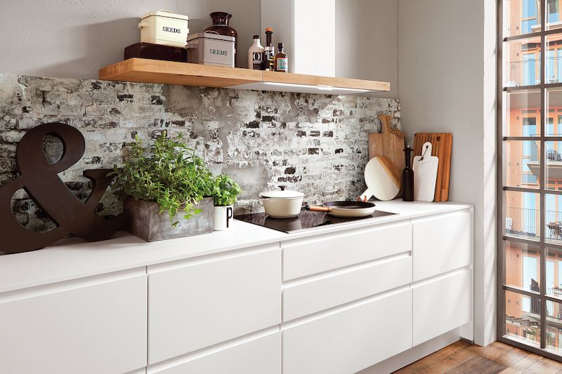 Lehký a čistý vzhled moderním kuchyním dodají slim pracovní desky v tloušťce 16 mm. 